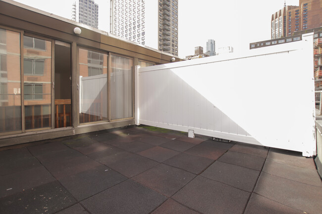 Building Photo - 231 E 33rd St