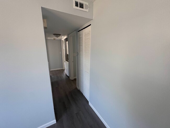 Building Photo - 192 Mary Ct