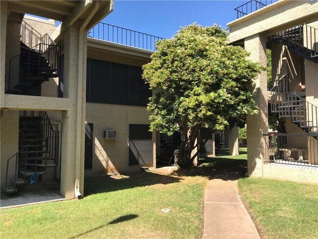 Foto del edificio - 5914 Lago Vista Way