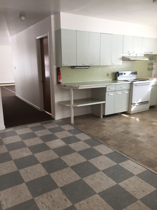 Building Photo - 100 VT-14