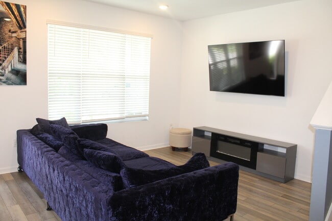 Foto del edificio - 9514 Poplar Ridge Ave
