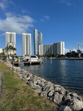 Building Photo - 400 Kings Point Dr