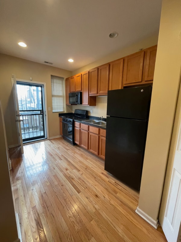 Photo - 853 E 64th St (Chicago, IL) Apartment