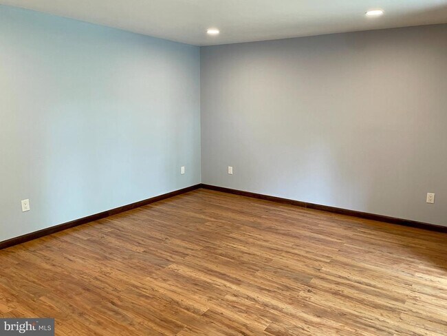 Building Photo - 506 Meadowview Ln