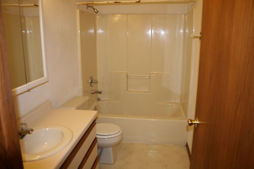 Building Photo - 2127 N Cloudview Dr