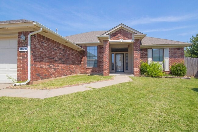 Building Photo - Gorgeous 3 Bed 2 bath 3 Car Garage Home in...