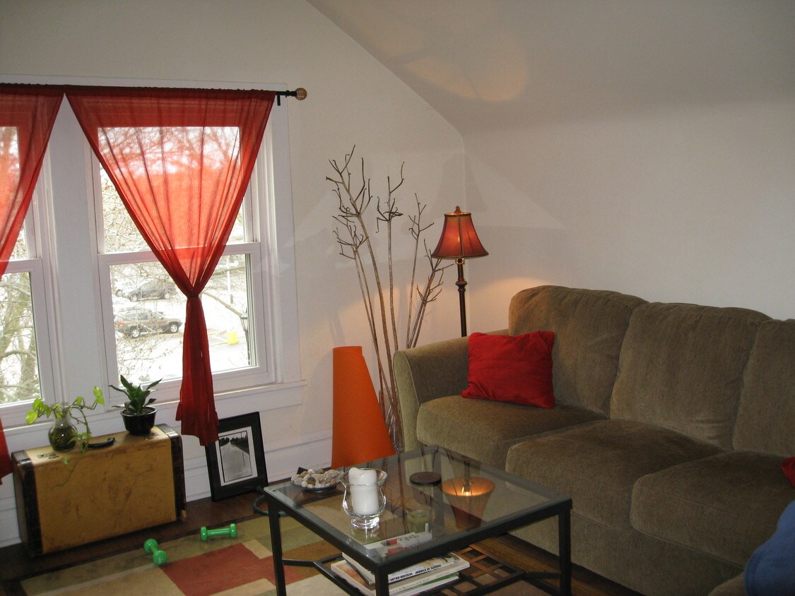 Primary Photo - 419 Sherman Ave