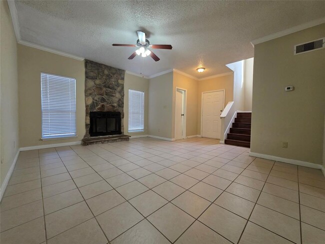 Building Photo - 17417 Red Oak Dr