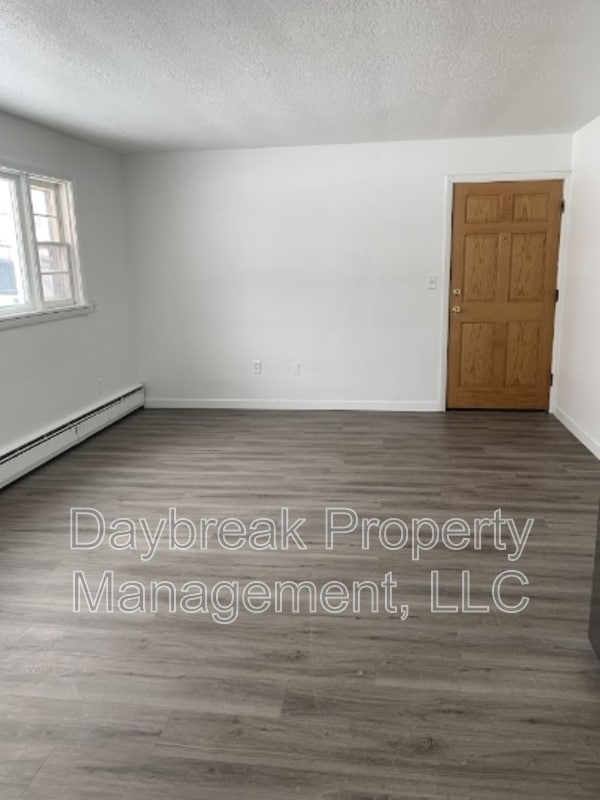 Building Photo - 1211-11 1/2 11 1/2 St N