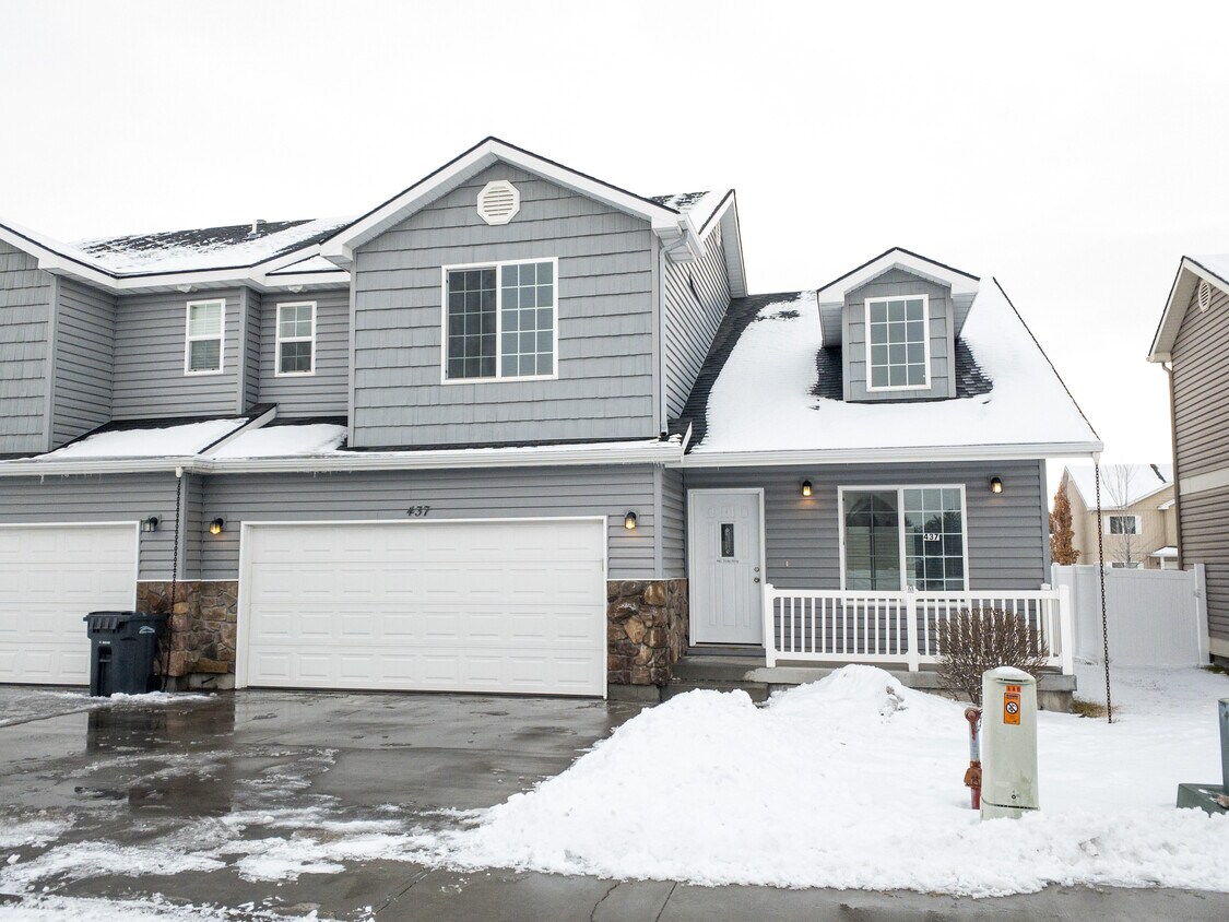 437 Dug Out Way, Idaho Falls, ID 83401 Townhouse for Rent in Idaho