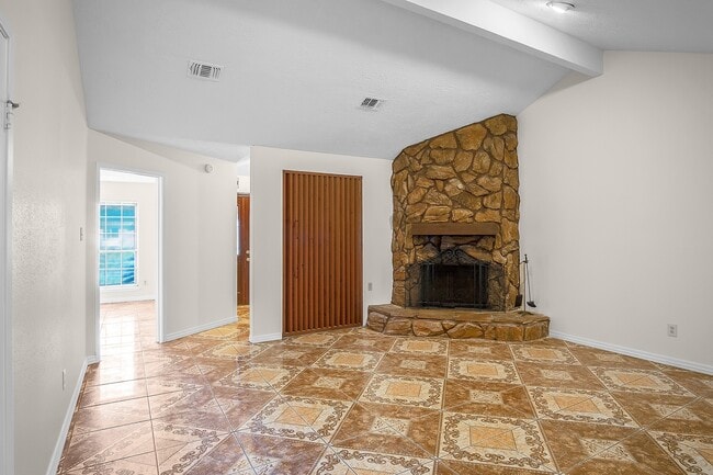 Building Photo - 4909 Meadow Pl Dr