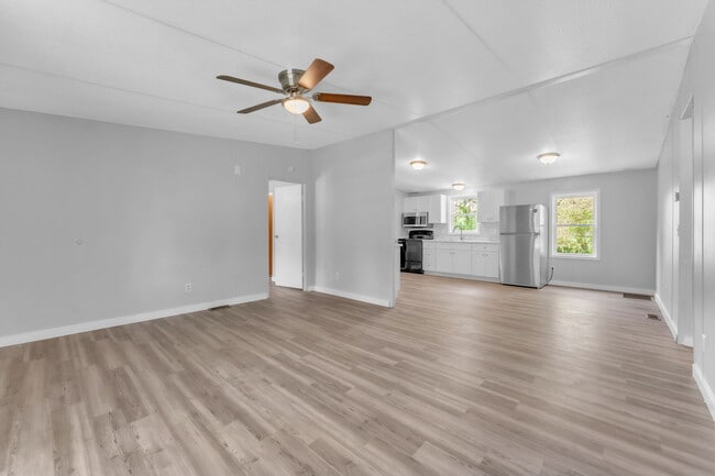 Building Photo - 92 Dryden Ave