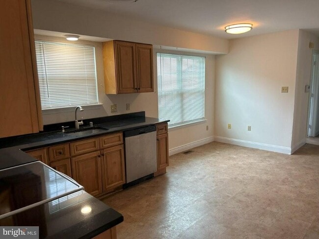 Building Photo - 12 Sumac Ct