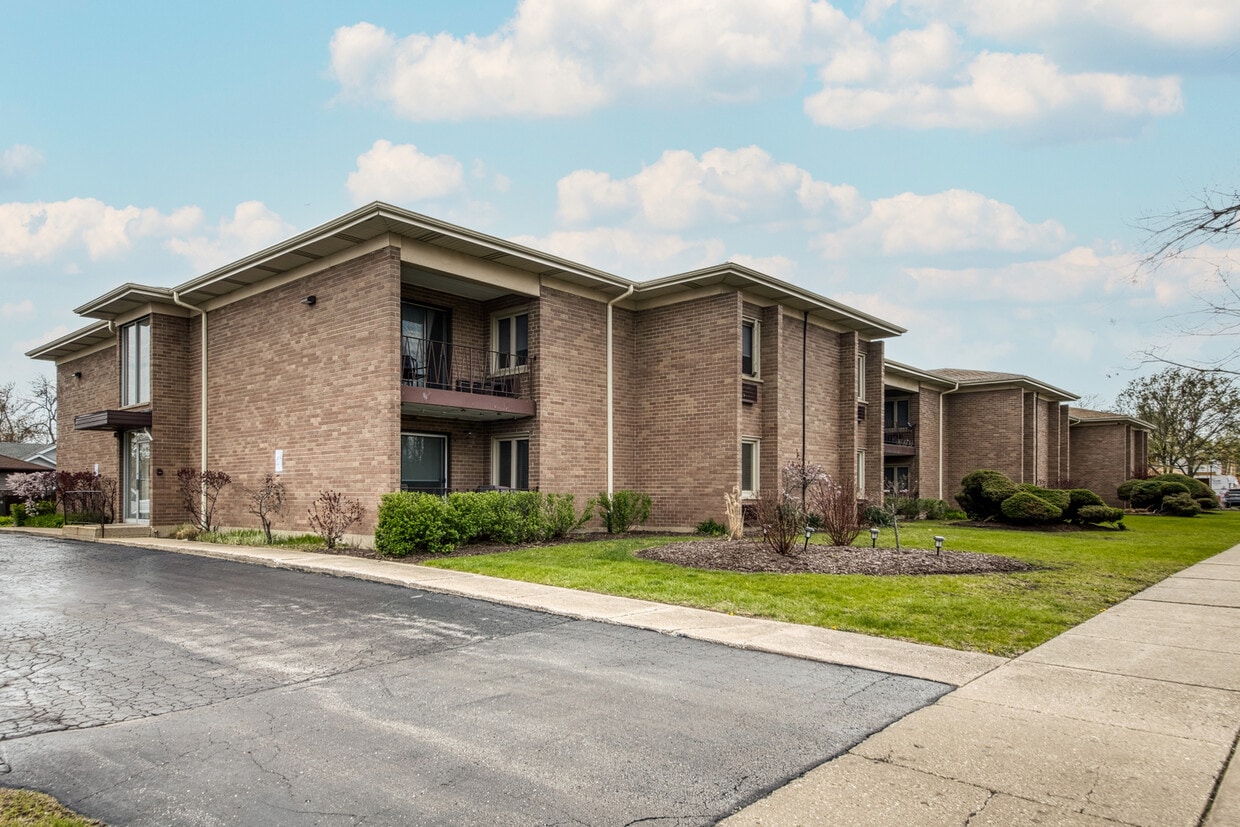 Primary Photo - 484 N Addison Ave