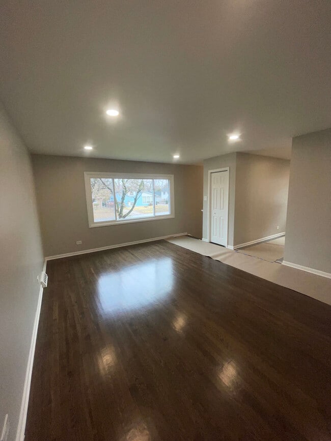 Foto del edificio - 16346 Winchester Ave