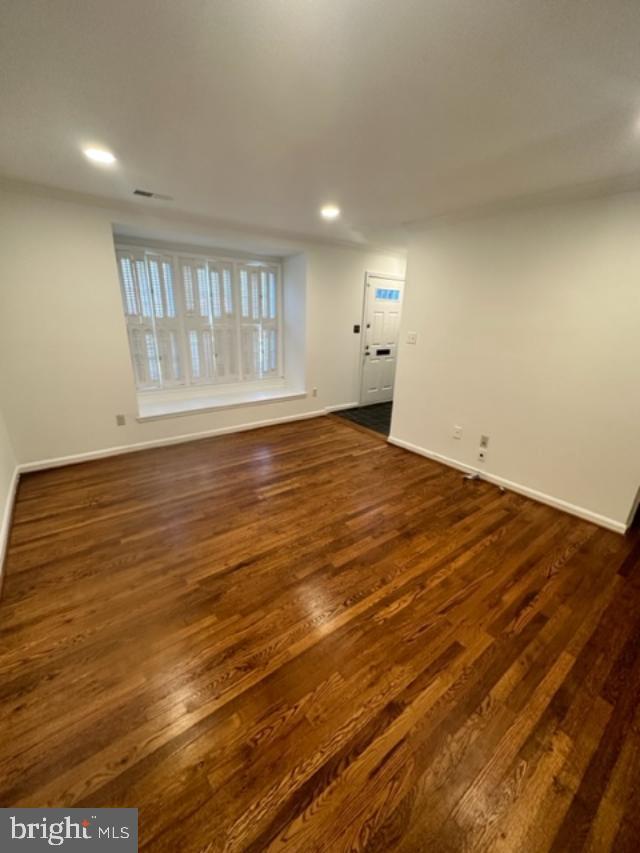 Foto del edificio - 6653 Fairfax Rd