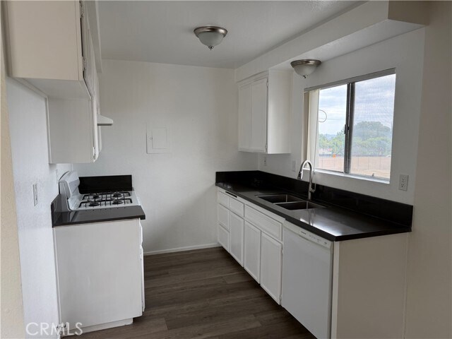 Foto del edificio - 8671 Cll Del Prado