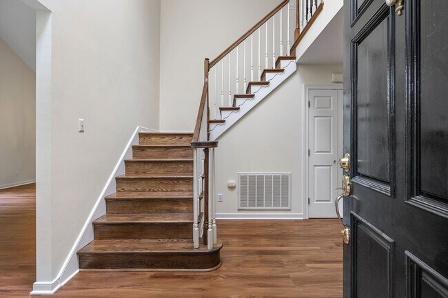 Foto del edificio - FABULOUS NEWLY RENOVATED WOODLAKE HOME