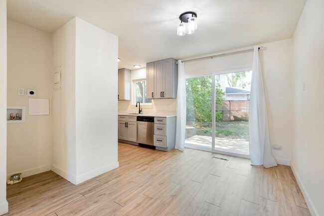 Building Photo - 1624 Banyan Dr