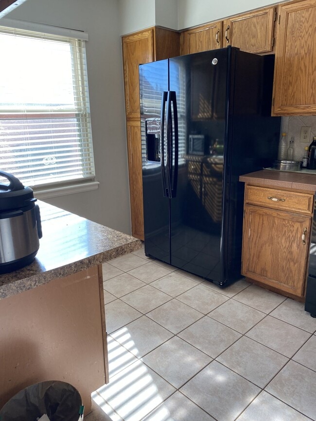 Photo - 2 bedroom westside - Rockrimmon Apartment