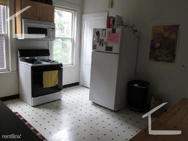 Building Photo - 33 Fairbanks St