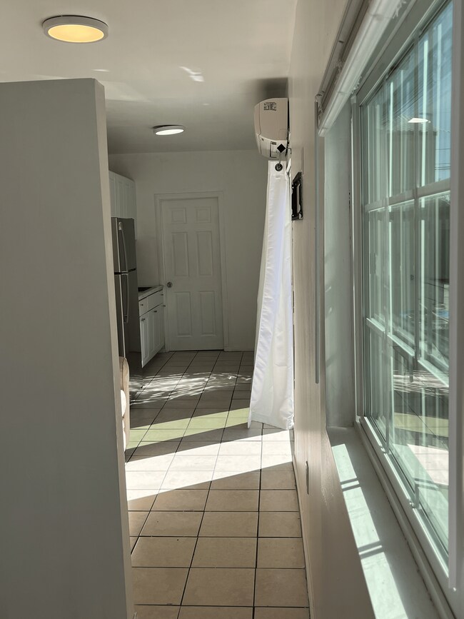 Foto del edificio - 8561 Orion Ave