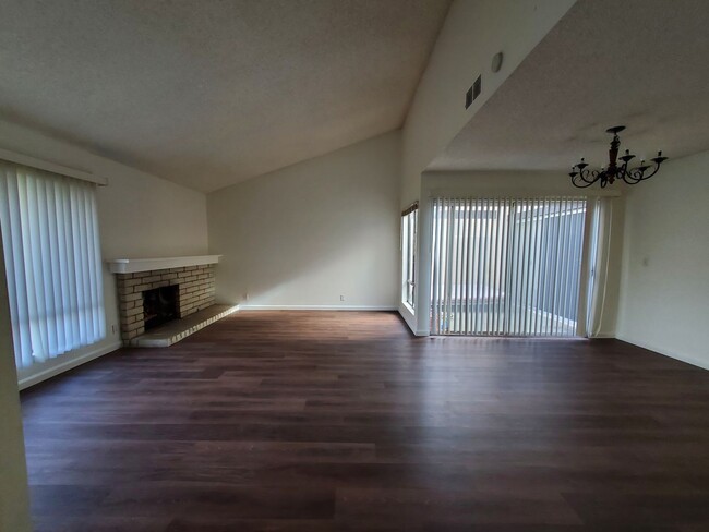 Foto del edificio - 3bd/2ba Condo with Two Car Garage