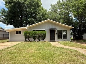 Building Photo - 3107 Stafford St