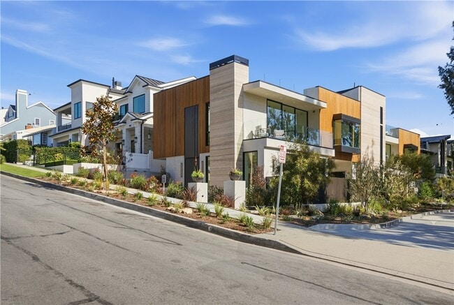 Building Photo - 400 Heliotrope Ave