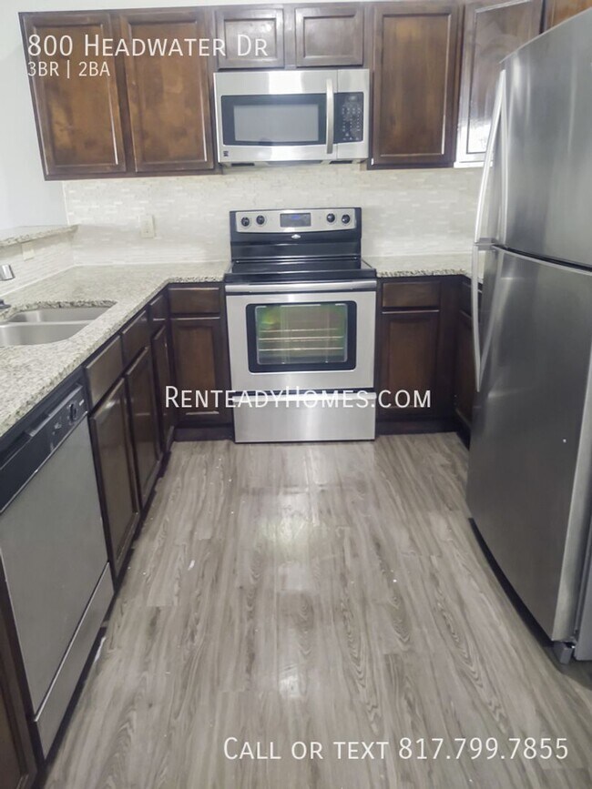 Building Photo - 800 Headwater Dr
