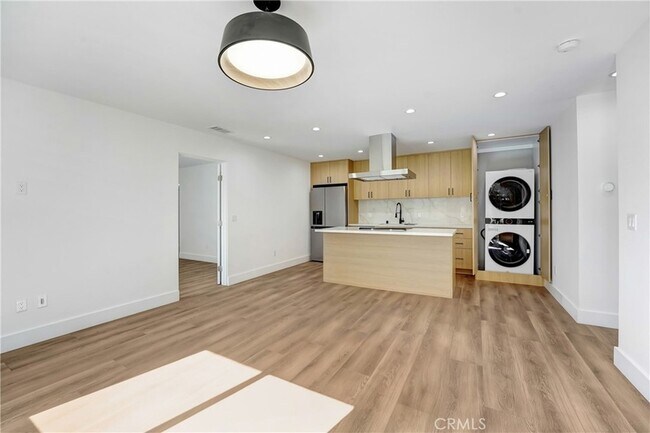 Foto del edificio - 2822 1/2 Waverly Drive Unit