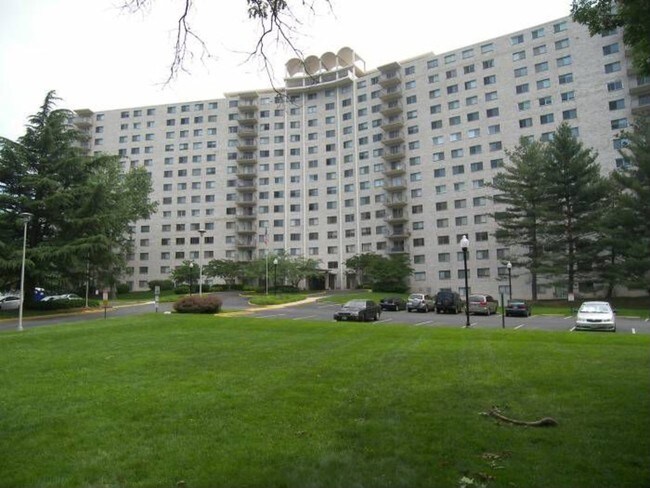 Foto del edificio - 1121 University Blvd W