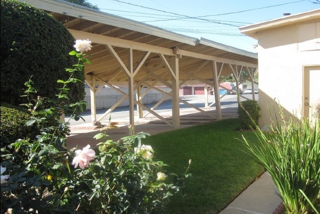 Building Photo - 400 E Imperial Hwy