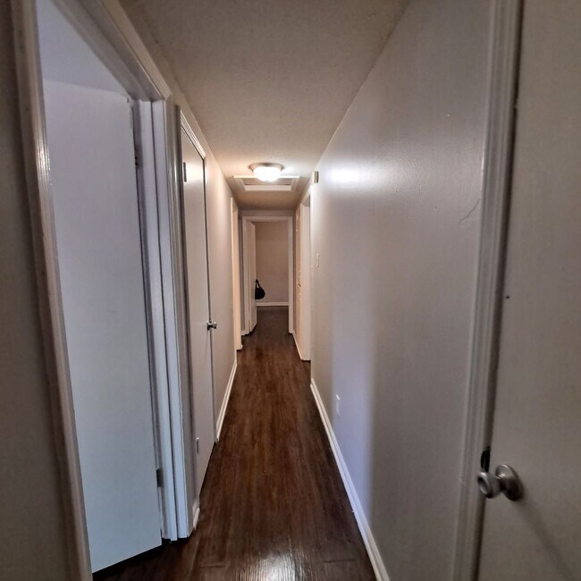 Foto del edificio - 3408 Clearbrook St