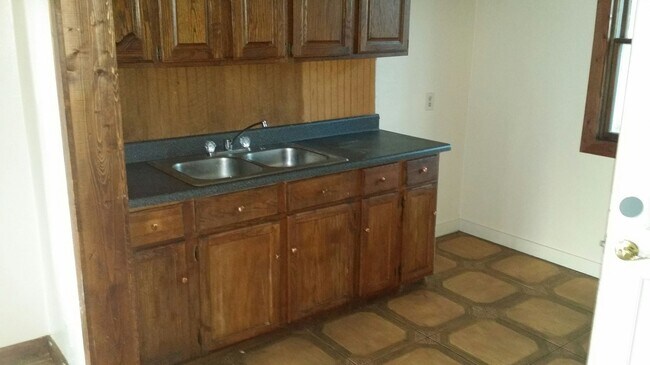 Foto del edificio - 2BR SINGLE FAMILY, YARD, GARAGE, FULL BASE...