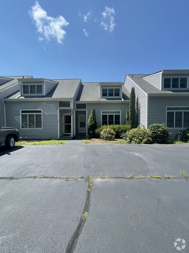 Building Photo - 206 Mountain Club Dr