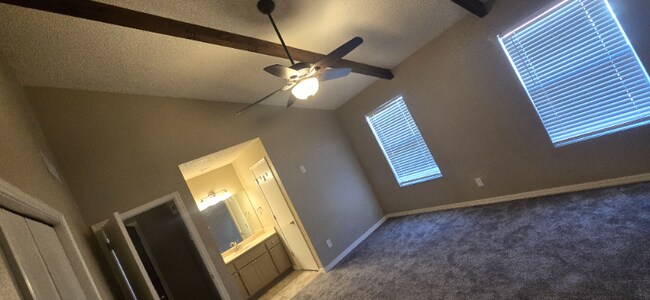 Foto del edificio - 2329 N Recker Rd