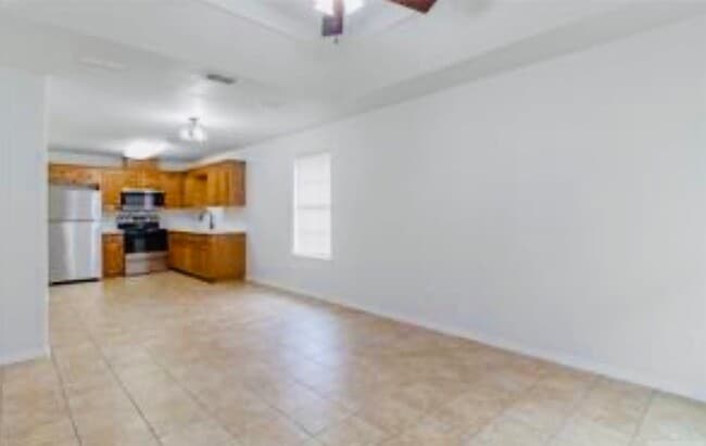 Foto del edificio - 241 E 19th St