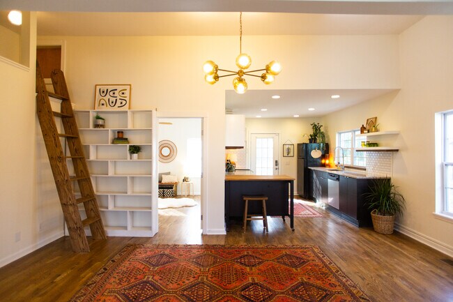 Building Photo - 1410 Stainback Ave