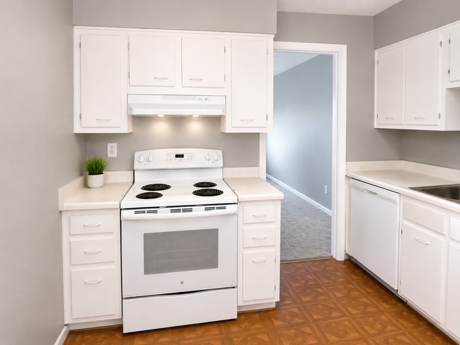 Building Photo - Spacious 2 Bed / 1.5 Bath Apartment at Raleigh Pines