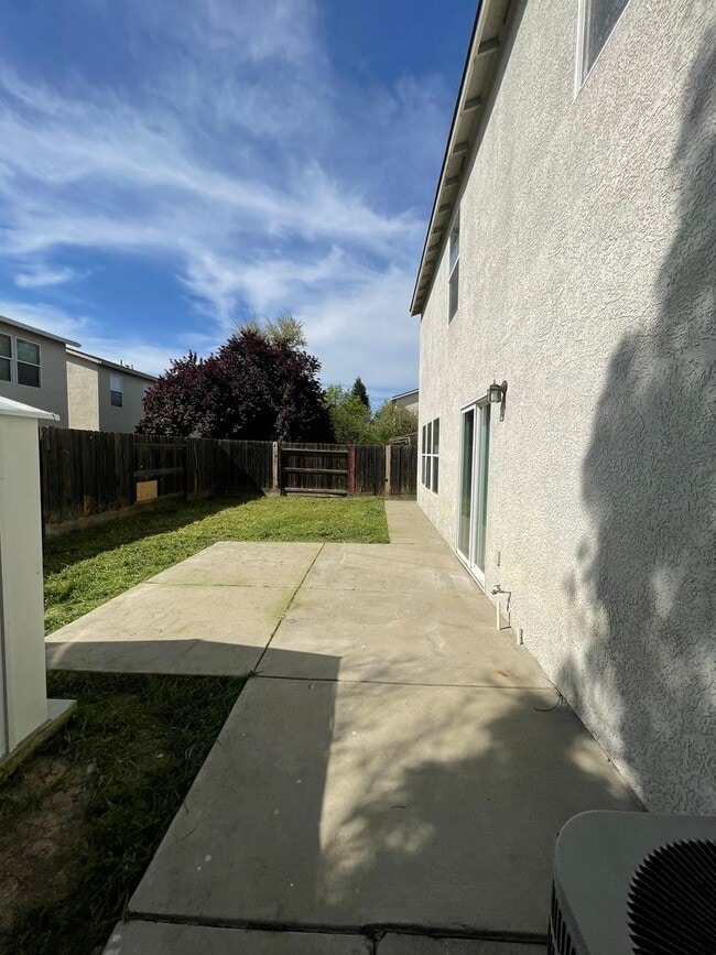 Building Photo - 3723 Compass Pointe Ave