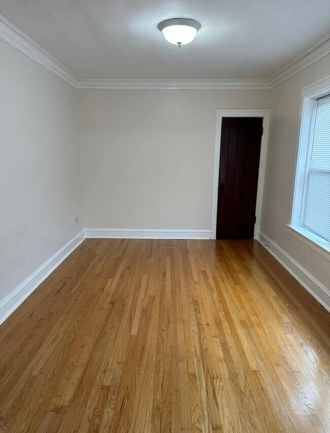 Foto del edificio - 2137 W Cornelia Ave