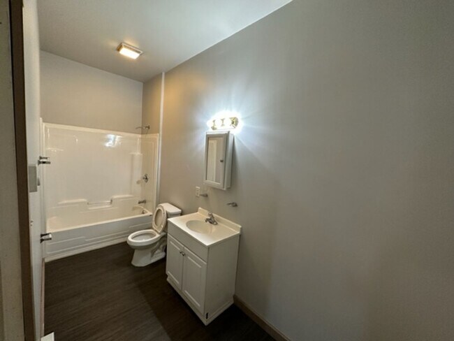 Foto del edificio - 83 E Main St