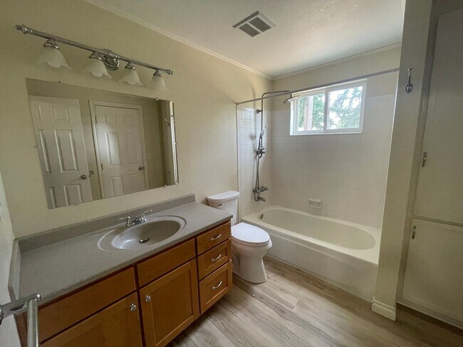 Foto del edificio - ***PENDING APPLICATION***Spacious 3 Bedroom Home in Cul-de-sac! Pet Friendly!