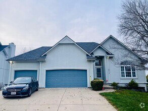 Building Photo - 5912 NE Turquoise Dr