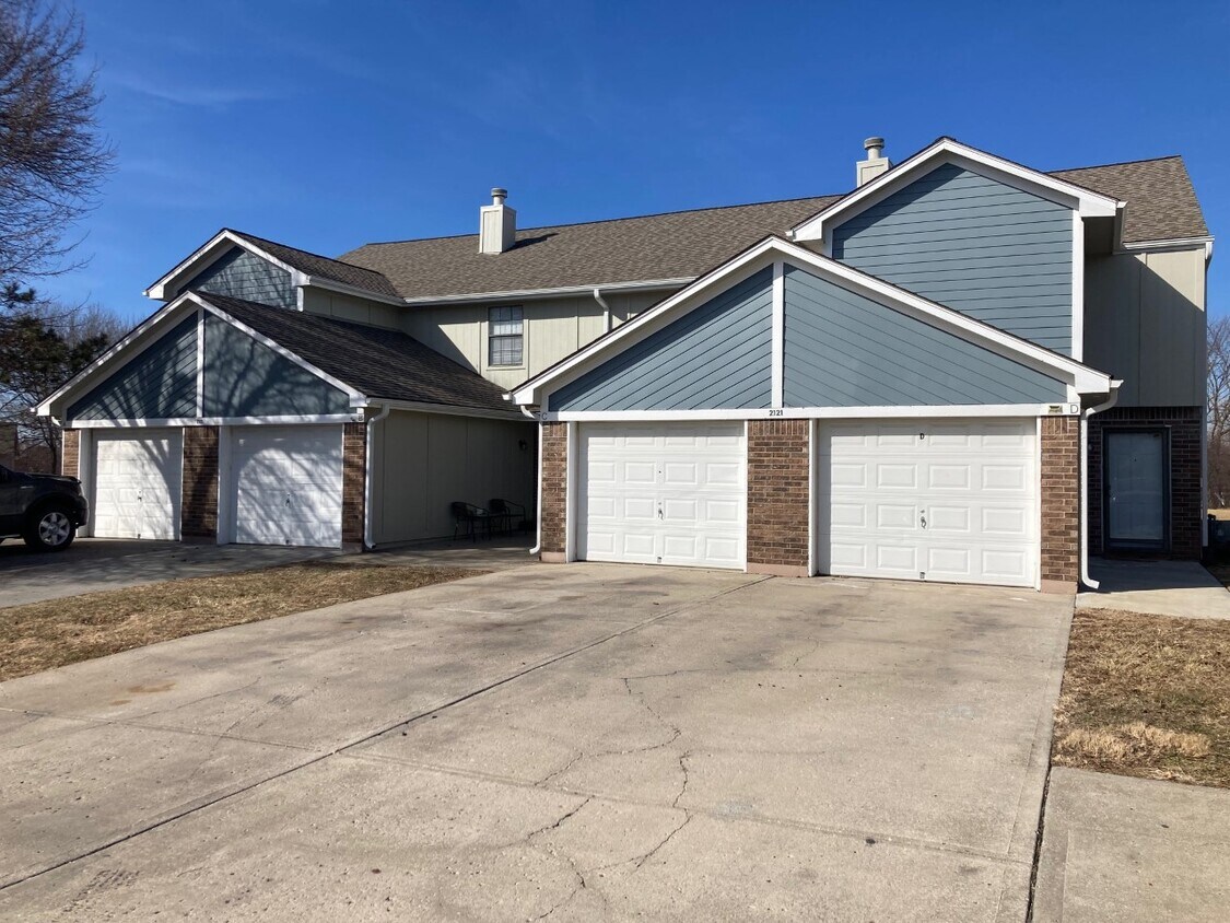 2107 Highridge Dr, Pleasant Hill, MO 64080 Apartments in Pleasant