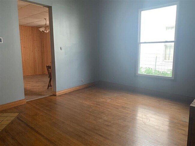 Building Photo - 3 br, 2 bath House - 445 Elm St (M-011)