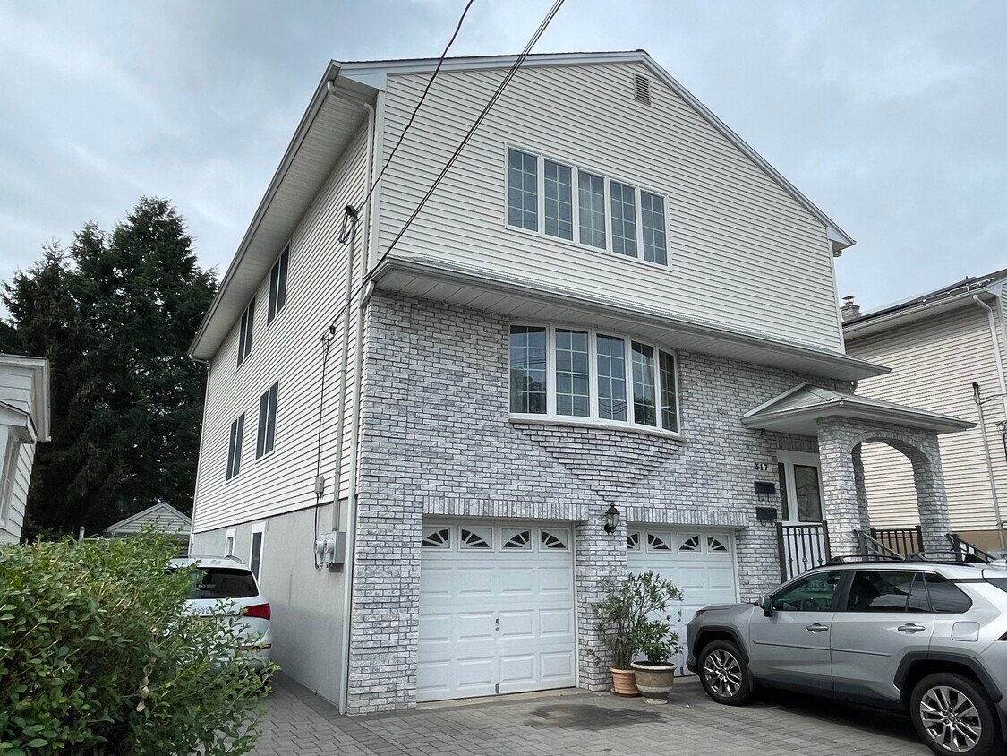 2nd floor apartment - 317 Semel Ave