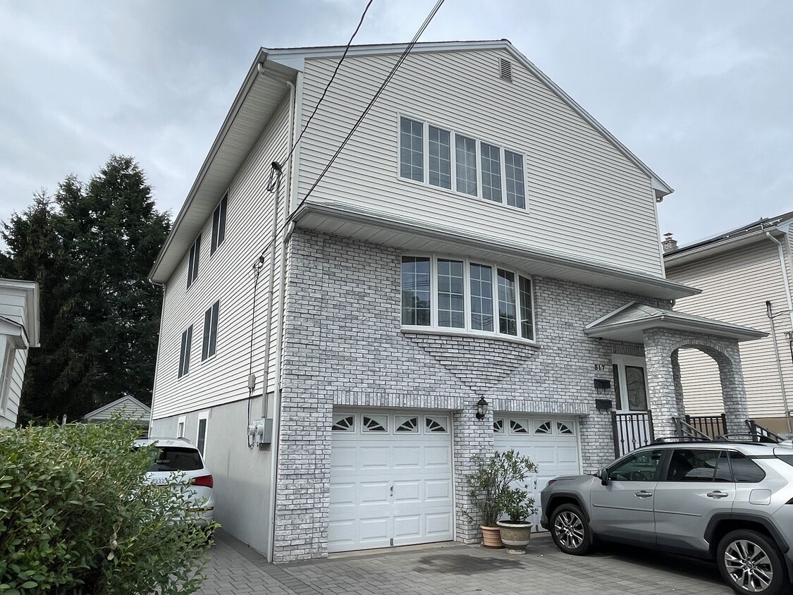 2nd floor apartment - 317 Semel Ave