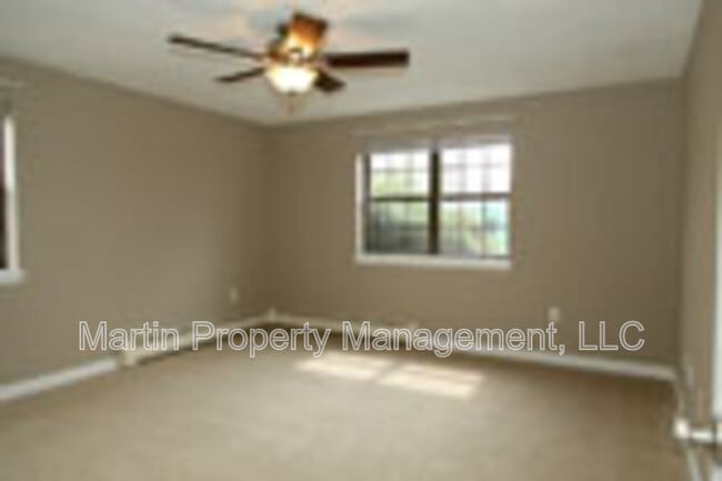 Building Photo - 16 Kenmar Dr